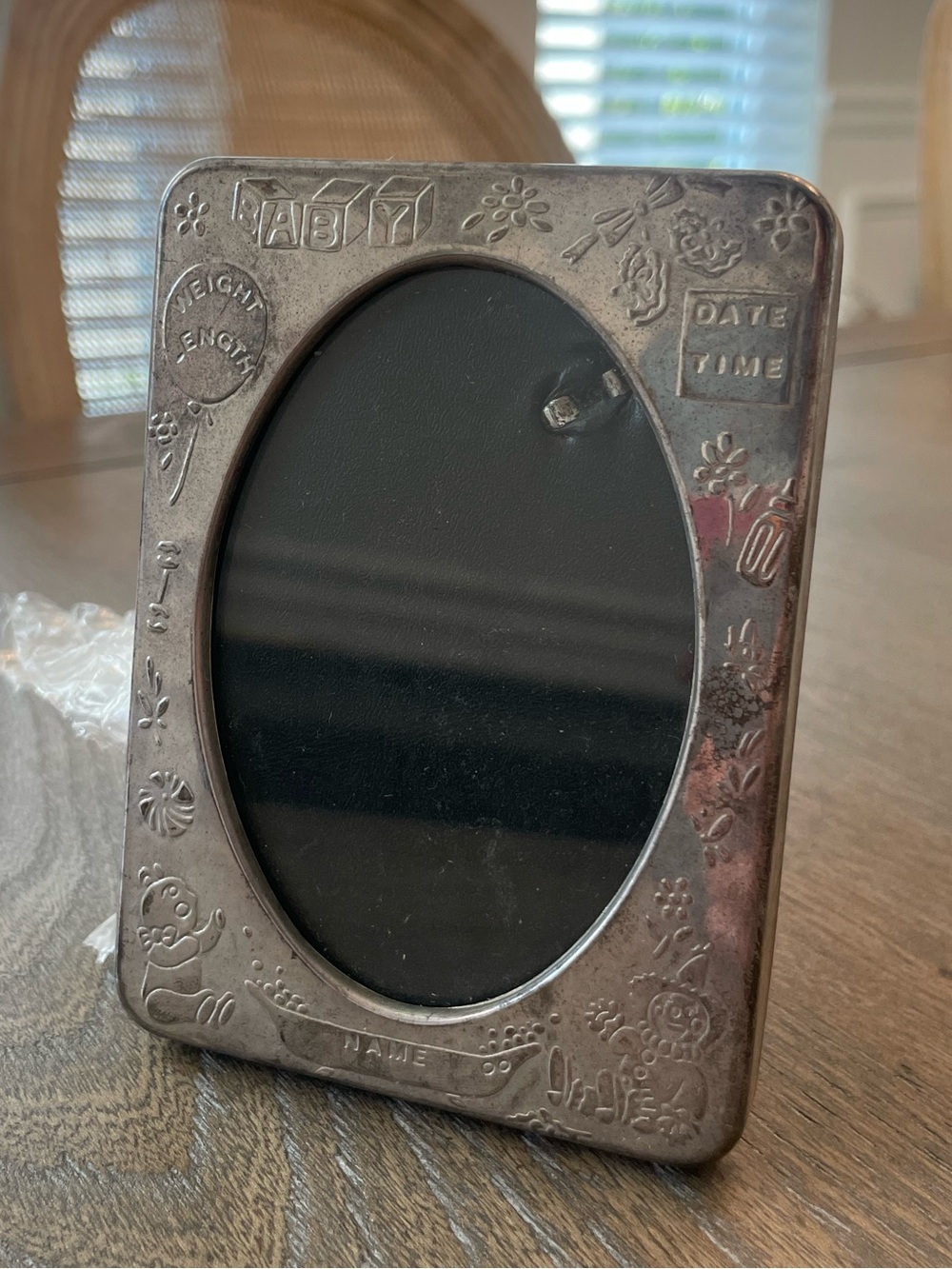Vintage Silver-Plated Baby Photo Frame
- Classic Engraved Oval Frame